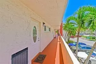 9511 N Hollybrook Lake Dr, Pembroke Pines, FL 33025 - Photo 7