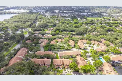 3351  Emerald Oaks Dr, Unit #103, Hollywood, FL 33021 - Photo 9