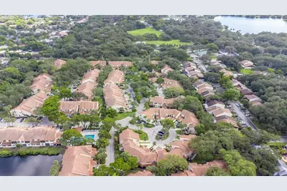 3351  Emerald Oaks Dr, Unit #103, Hollywood, FL 33021 - Photo 11