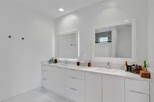 233 NE 11th St, Fort Lauderdale, FL 33304 - Photo 35