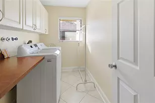 11060 Lakeview Dr, Coral Springs, FL 33071 - Photo 17