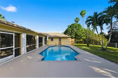 11060  Lakeview Dr, Coral Springs, FL 33071 - Photo 33