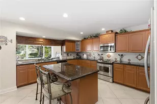 11060 Lakeview Dr, Coral Springs, FL 33071 - Photo 15