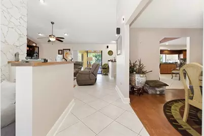 11060  Lakeview Dr, Coral Springs, FL 33071 - Photo 7