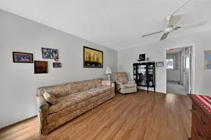 11 SW 4th Ave, Boca Raton, FL 33432 - Photo 9