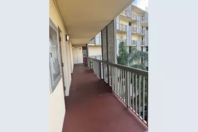 3301 N Country Club Dr, Unit #506, Miami, FL 33180 - Photo 9