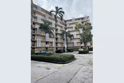3301 N Country Club Dr, Unit #506, Miami, FL 33180 - Photo 5