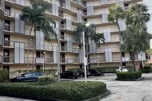 3301 N Country Club Dr, Miami, FL 33180 - Photo 5