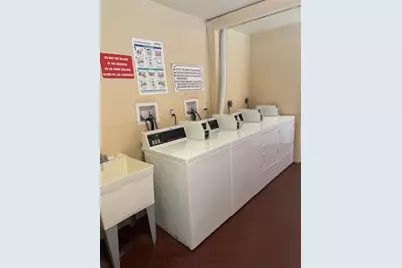 3301 N Country Club Dr, Unit #506, Miami, FL 33180 - Photo 23