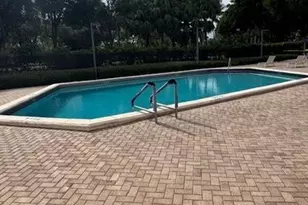 3301 N Country Club Dr, Miami, FL 33180 - Photo 29