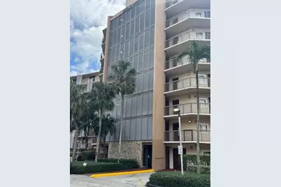 3301 N Country Club Dr, Unit #506, Miami, FL 33180 - Photo 3