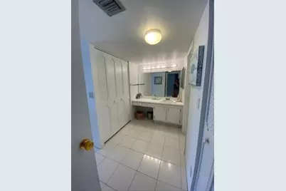 3301 N Country Club Dr, Unit #506, Miami, FL 33180 - Photo 15