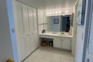 3301 N Country Club Dr, Miami, FL 33180 - Photo 15