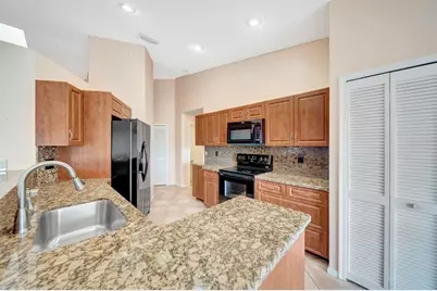 8507 NW 83rd St, Tamarac, FL 33321 - Photo 13