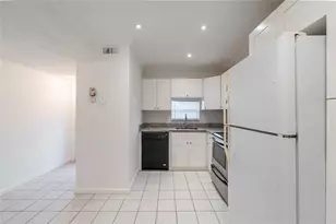 8940 S Hollybrook Blvd, Pembroke Pines, FL 33025 - Photo 15