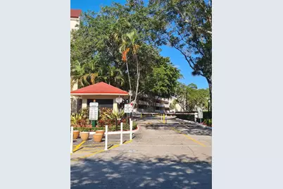 6911  Environ Bvd, Unit #2M, Lauderhill, FL 33319 - Photo 9