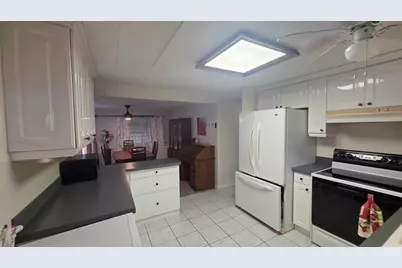 1931 SW 85th Ave, Davie, FL 33324 - Photo 9