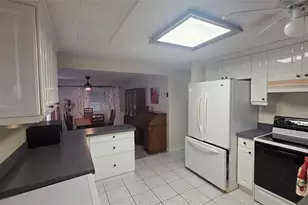 1931 SW 85th Ave, Davie, FL 33324 - Photo 9