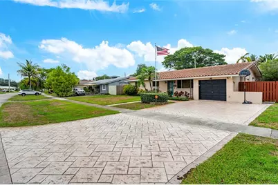 1512 E Hawthorne Cir, Hollywood, FL 33021 - Photo 1