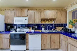 1225 NW 98th Terrace, Pembroke Pines, FL 33024 - Photo 17