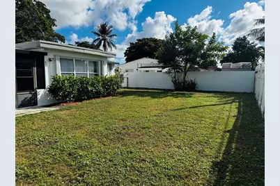 1040 N 74th Way, Hollywood, FL 33024 - Photo 13