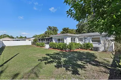 1040 N 74th Way, Hollywood, FL 33024 - Photo 9