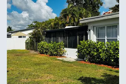 1040 N 74th Way, Hollywood, FL 33024 - Photo 19