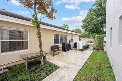 2850 E Sable Cir, Margate, FL 33063 - Photo 35