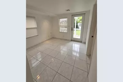 31 SW 10th St, Dania Beach, FL 33004 - Photo 9