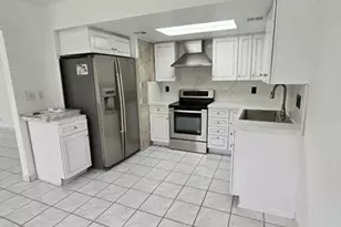 31 SW 10th St, Dania Beach, FL 33004 - Photo 1