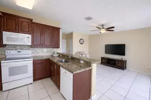 140 NW 151st Ave, Pembroke Pines, FL 33028 - Photo 7