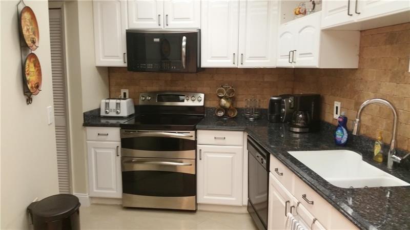 625 Oaks Dr #704 main architectural view