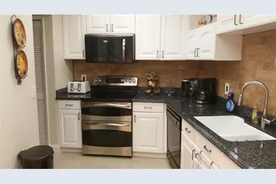 625  Oaks Dr., Unit #704, Pompano Beach, FL 33069 - Photo 1