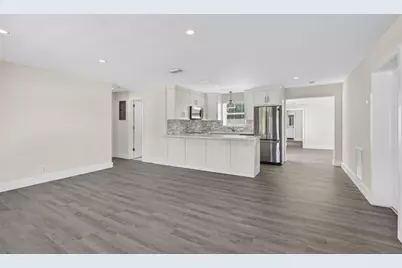 954 SE 7th St, Deerfield Beach, FL 33441 - Photo 3