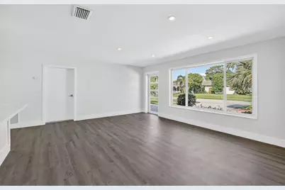 954 SE 7th St, Deerfield Beach, FL 33441 - Photo 5