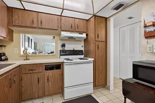 3050 Holiday Springs Blvd, Margate, FL 33063 - Photo 9