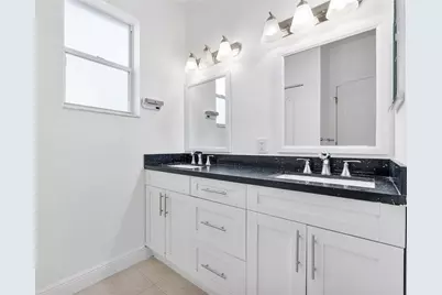 8211 NW 74th Ave, Tamarac, FL 33321 - Photo 21