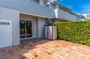 3827 NE 166th St, North Miami Beach, FL 33160 - Photo 27