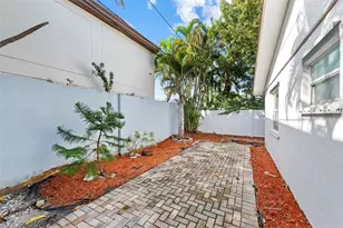 758 NE 13th Ct, Fort Lauderdale, FL 33304 - Photo 9