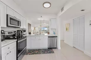 2202 S Cypress Bend Dr, Pompano Beach, FL 33069 - Photo 11