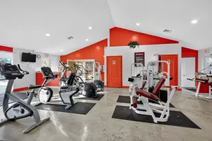 18840 NW 57th Ave, Hialeah, FL 33015 - Photo 43