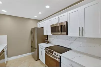 2124 NE 9th Ave, Unit #2124, Wilton Manors, FL 33305 - Photo 9