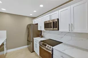 2124 NE 9th Ave, Wilton Manors, FL 33305 - Photo 9