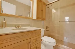 2124 NE 9th Ave, Wilton Manors, FL 33305 - Photo 23