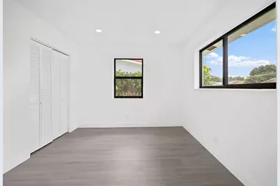 699 NE 40th St, Oakland Park, FL 33334 - Photo 21