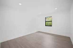 699 NE 40th St, Oakland Park, FL 33334 - Photo 23