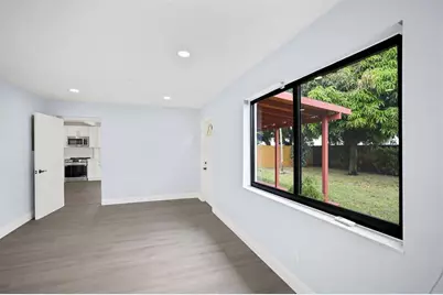 699 NE 40th St, Oakland Park, FL 33334 - Photo 17