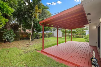 699 NE 40th St, Oakland Park, FL 33334 - Photo 29