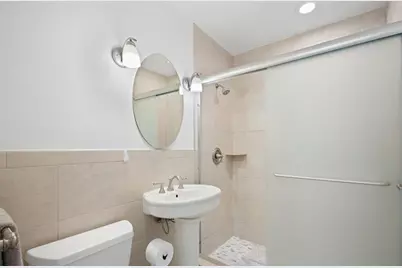 699 NE 40th St, Oakland Park, FL 33334 - Photo 25