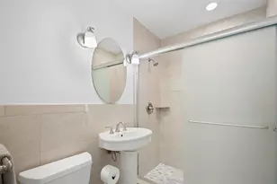 699 NE 40th St, Oakland Park, FL 33334 - Photo 25